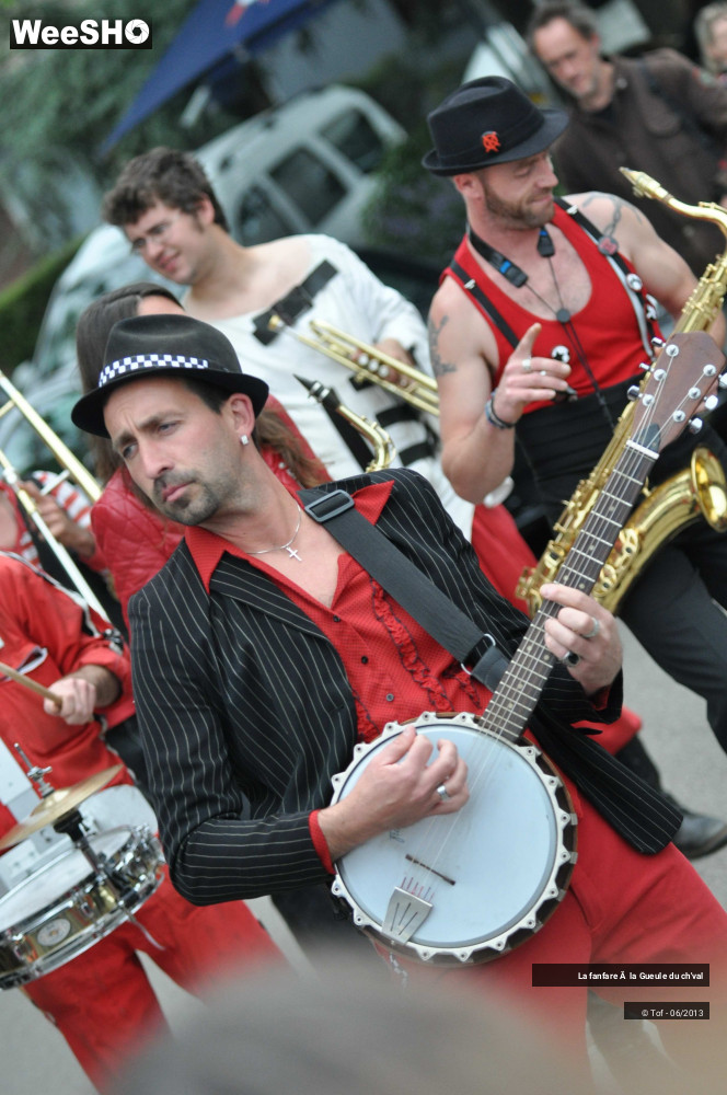 34/56 photos du spectacle La fanfare à la Gueule du ch'val